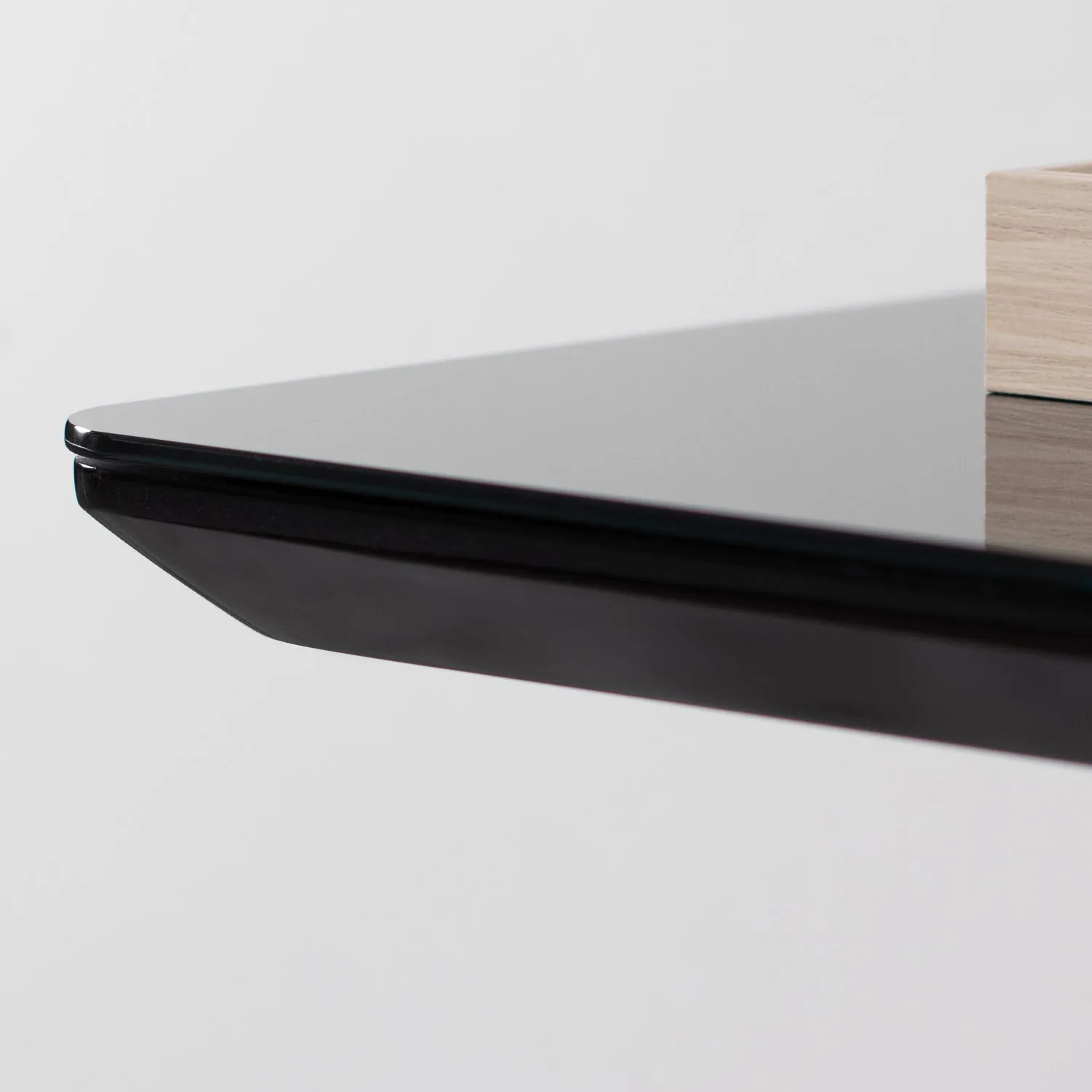 Aparador com Vidro Ansel 135 cm - Preto