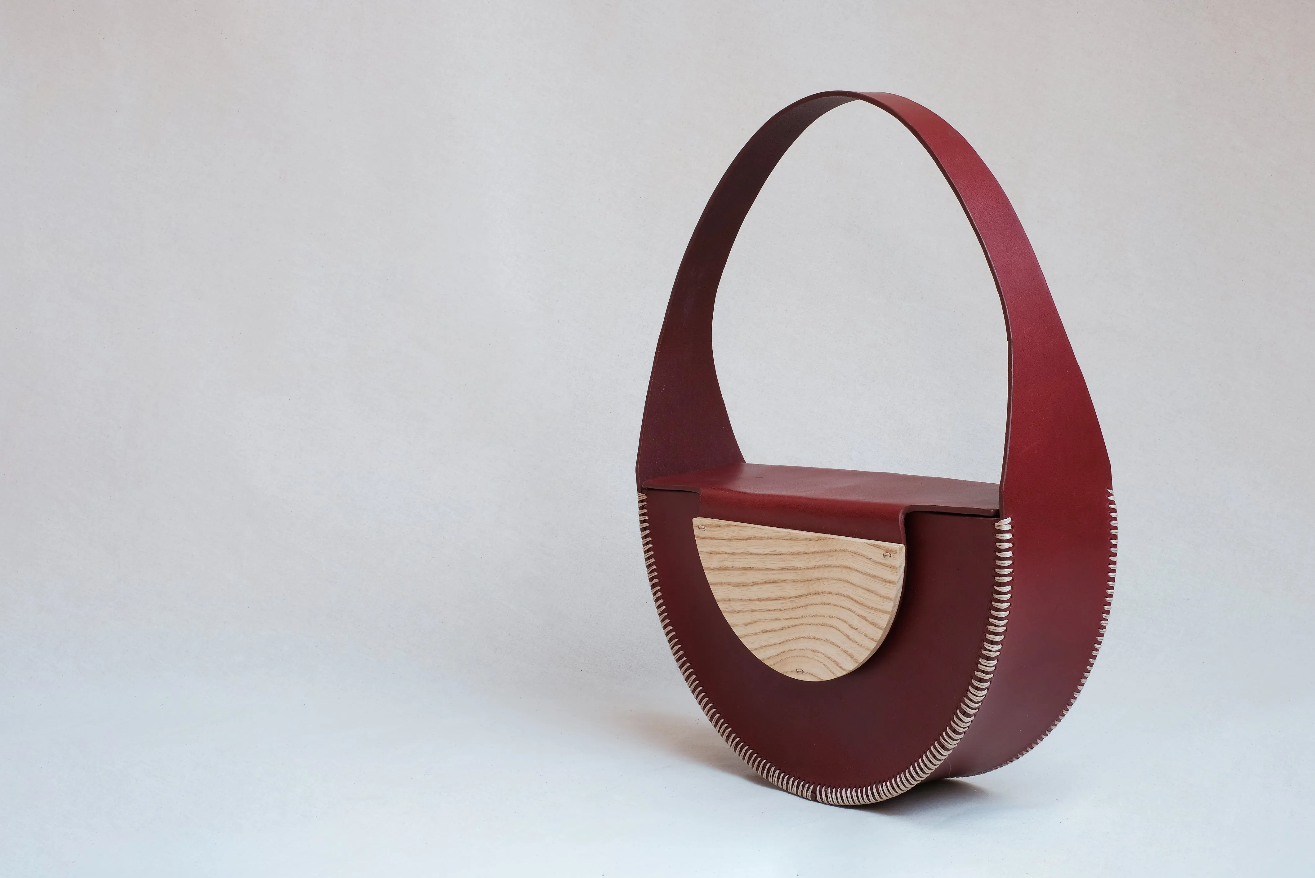 Bolso Hejduk semicircular cereza