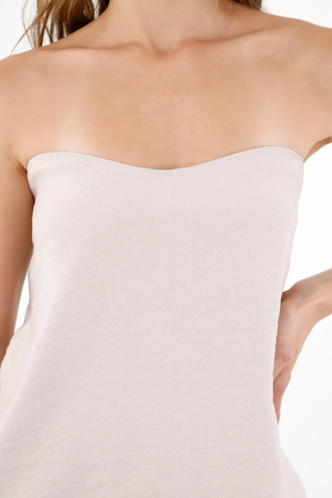 Camisa strapless café para mujer