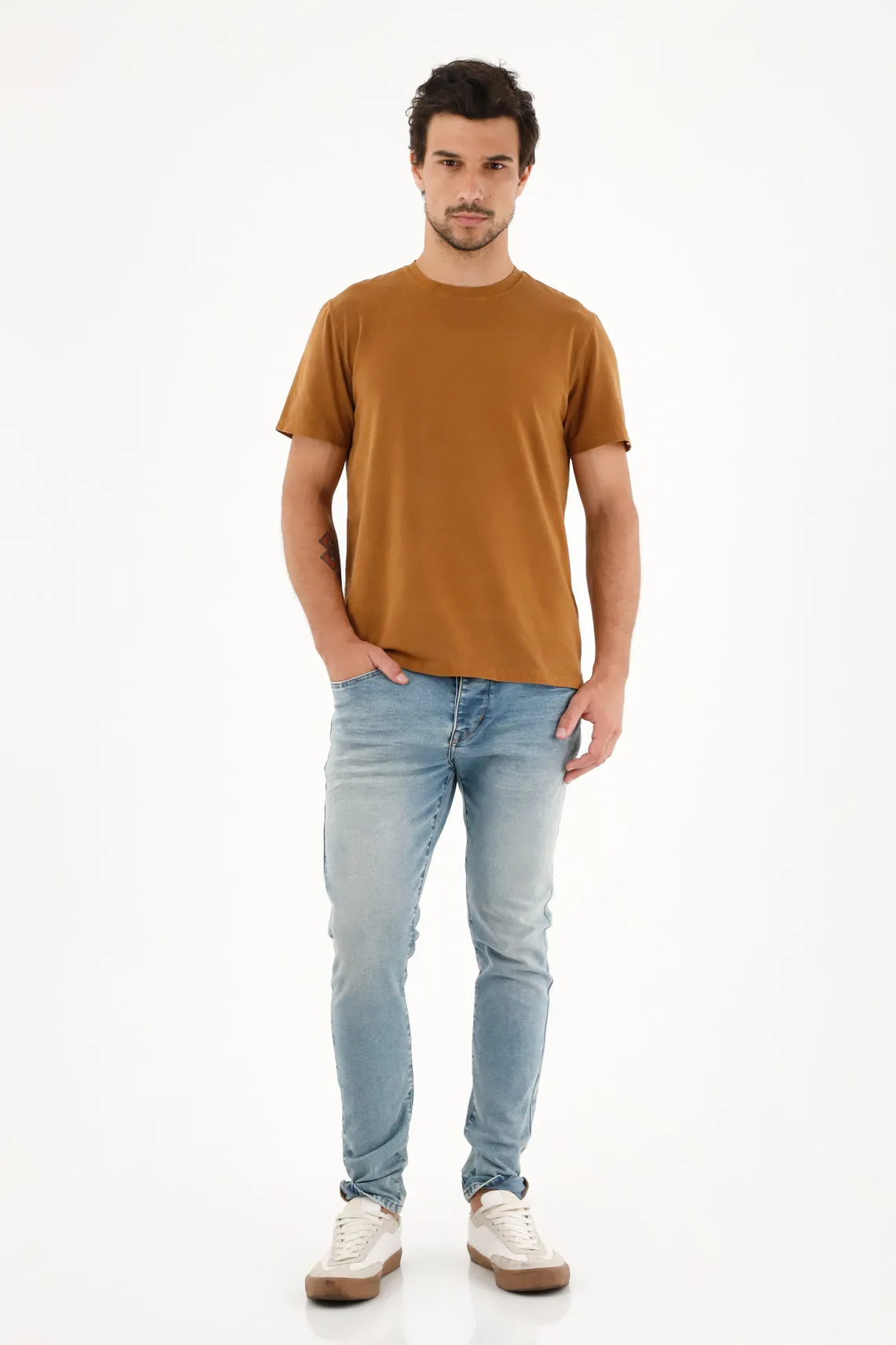 Camiseta en tela licrada café para hombre