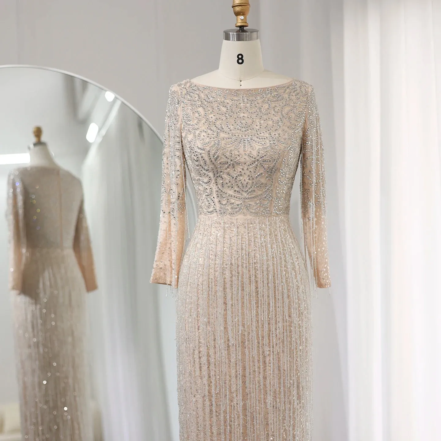 Vestido de Festa Longo Prateado com Manga Brilhante - Modelo Especial