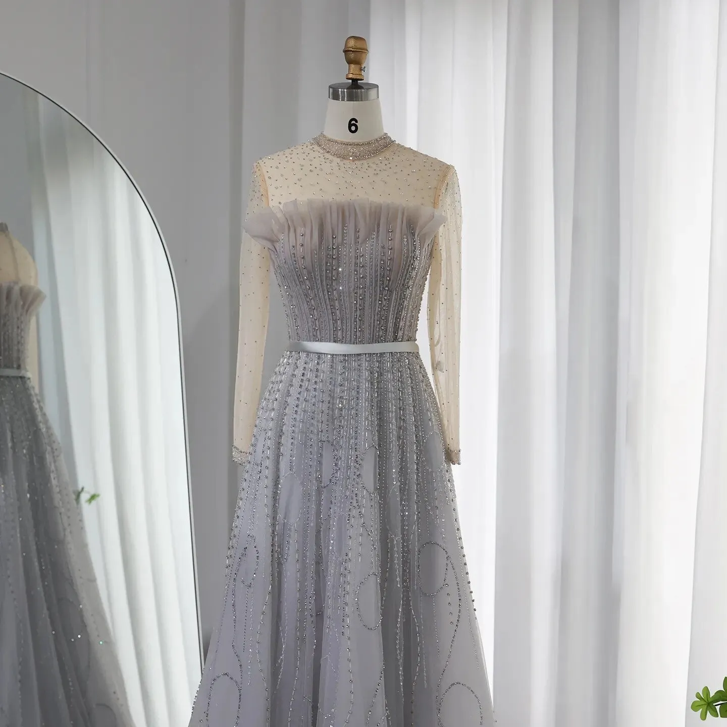 Vestido de Festa Longo Prateado e Renda - Modelo Especial