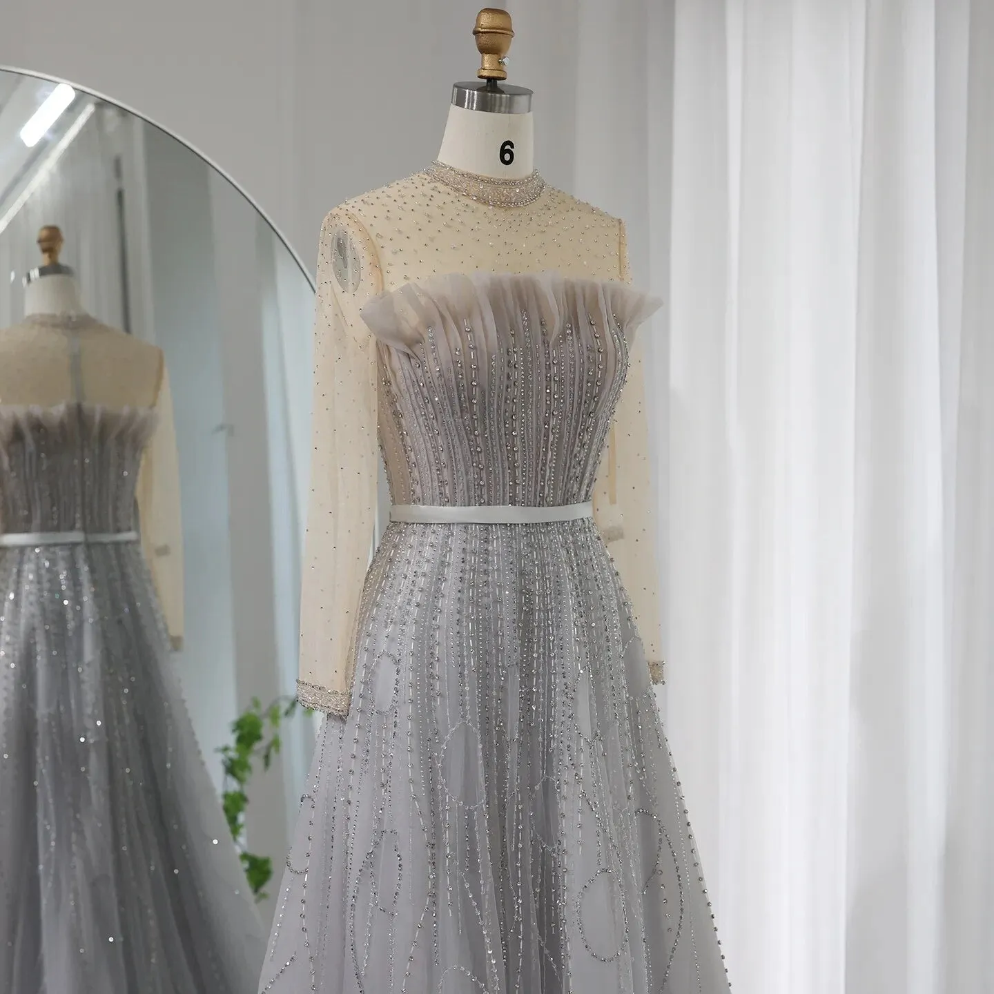 Vestido de Festa Longo Prateado e Renda - Modelo Especial