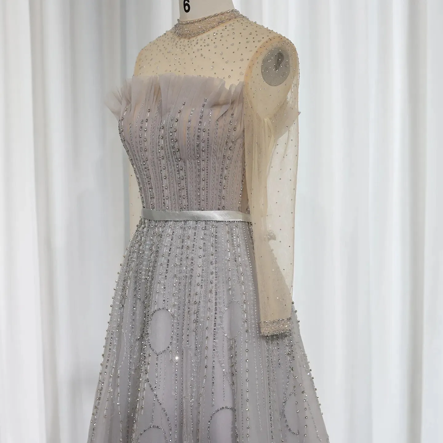 Vestido de Festa Longo Prateado e Renda - Modelo Especial