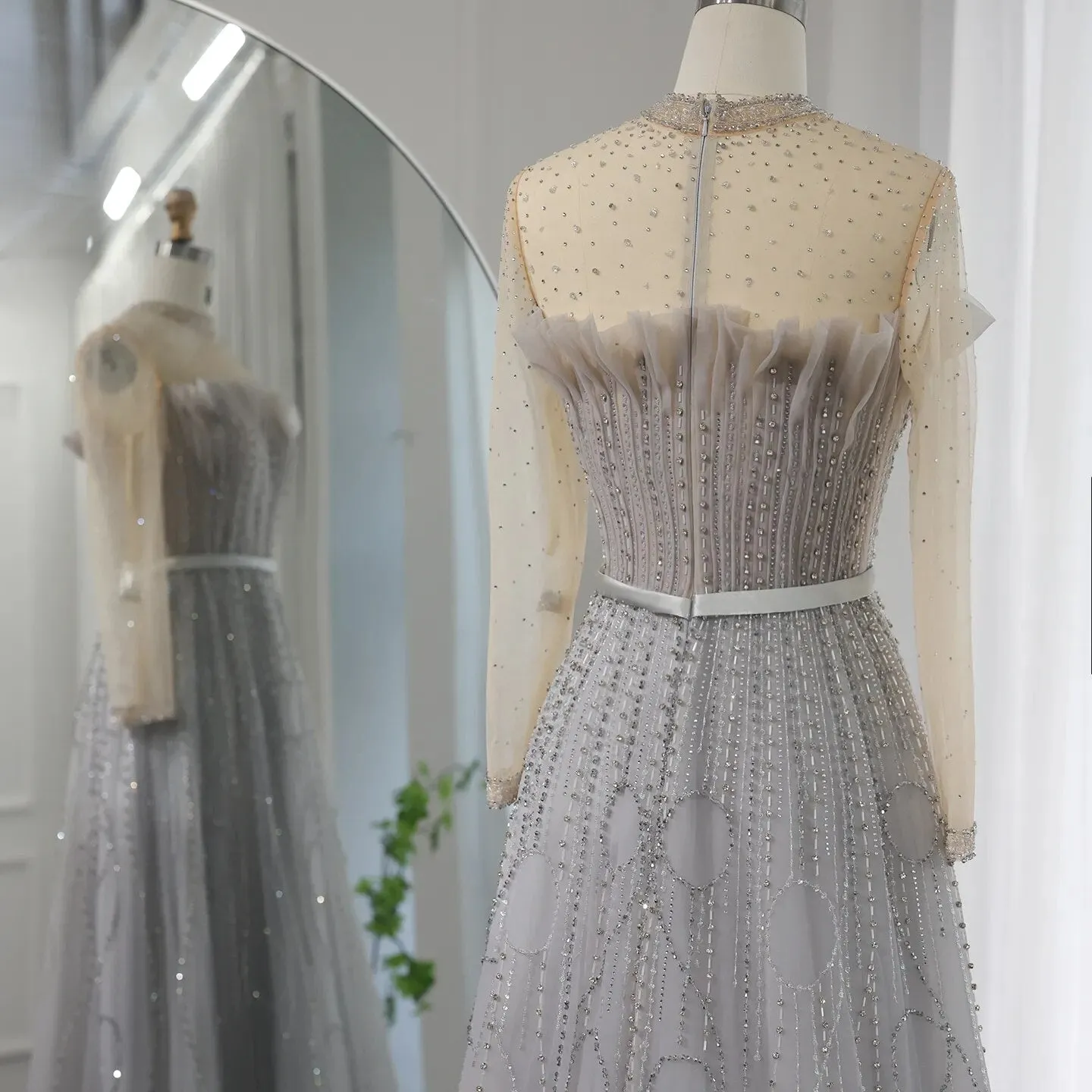 Vestido de Festa Longo Prateado e Renda - Modelo Especial