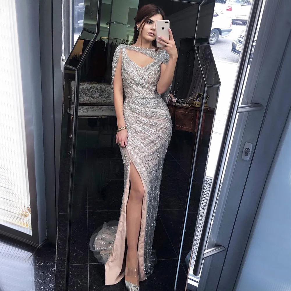 Vestido de Festa Luxo Clássico com Cravejado em Cristais com Manta - Modelo Especial