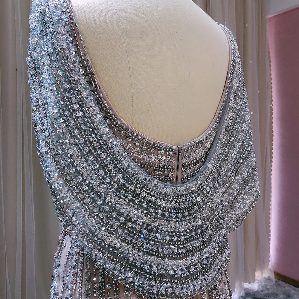 Vestido de Festa Luxo Clássico com Cravejado em Cristais com Manta - Modelo Especial